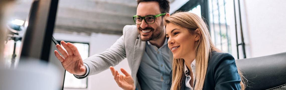 header_mann_frau_vorPC_laecheln.jpg